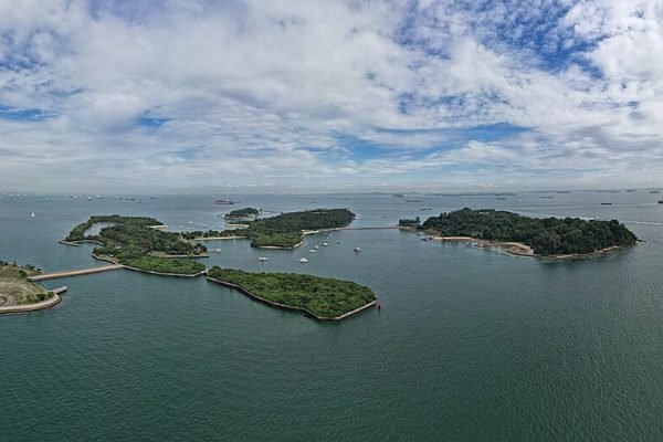 St John’s Island mit Blick auf die Stadt